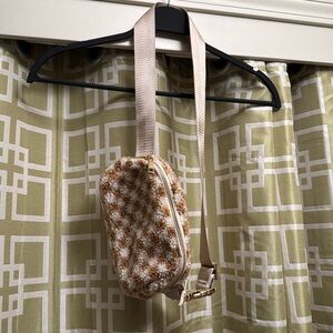 Checkboard sherpa look, crossbody/belt bag